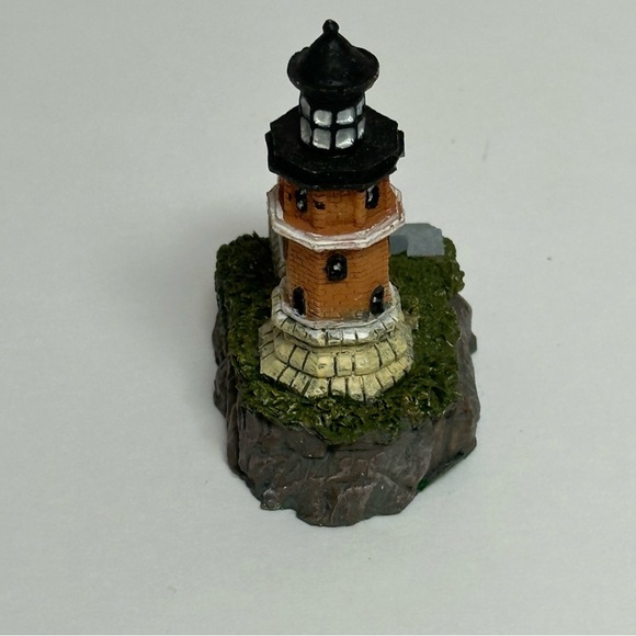 Split Rock MN Lighthouse Collectible Figurine 3 in Tall - Picture 4 of 9
